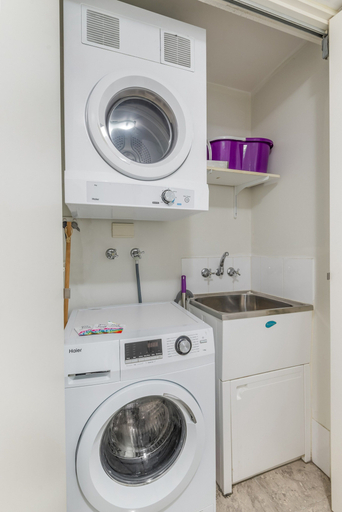 Others 5, Luxe 2-bed Apartment With River Views Near Casino, Melbourne