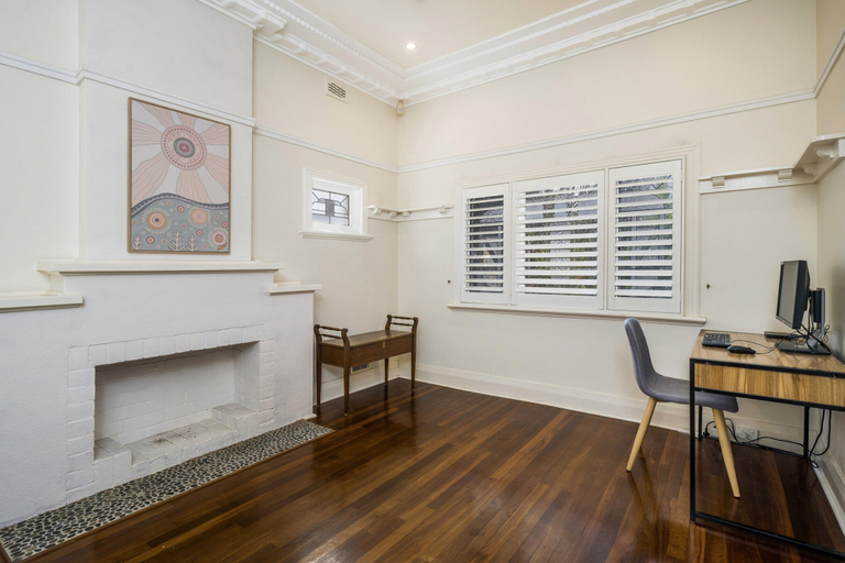 Living room 4, Incredible 3-bed Renovated Home With Huge Garden, Perth