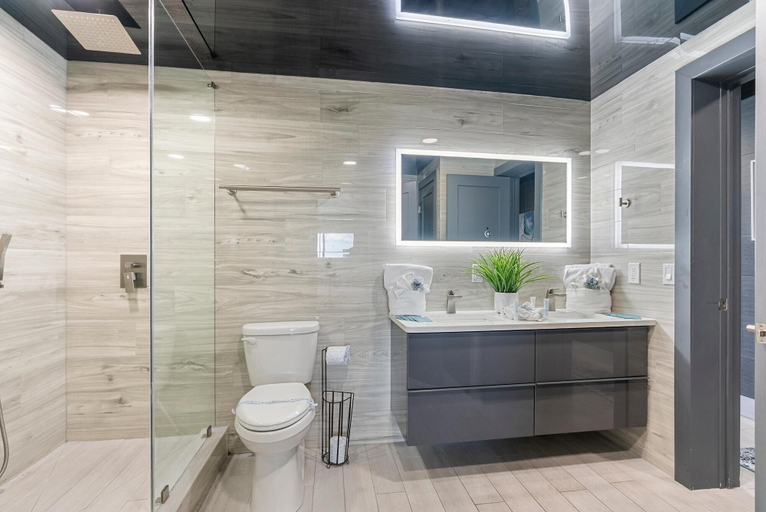 Bathroom 4, The Summit 1205, Bay