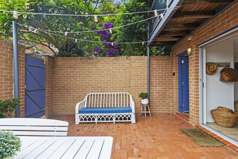 Exterior view 4, Bright Coastal Townhouse With BBQ & Courtyard, Gosford - East