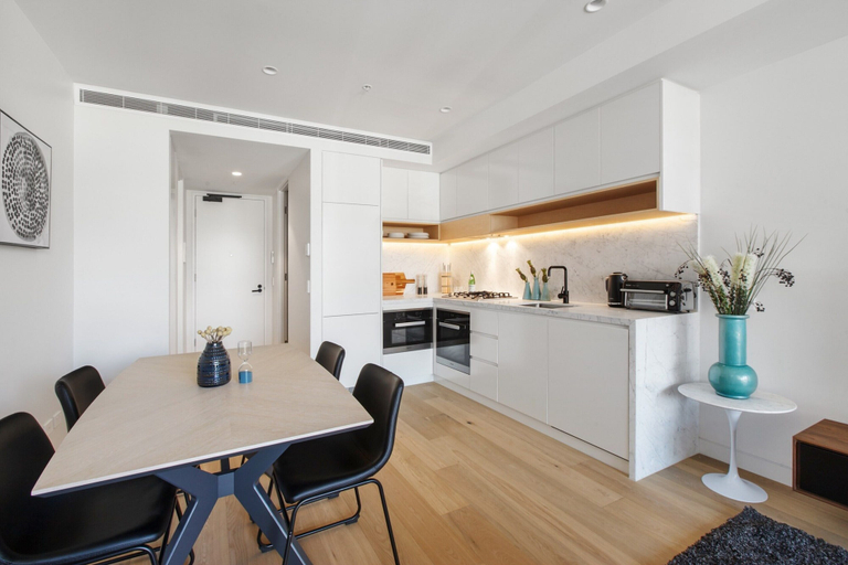 Private kitchen 5, Chic 1-bed With a Sleek Balcony Near Shops, Melbourne