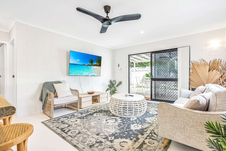Living room 4, Bright and Spacious Triplex Near Holloways Beach, Cairns