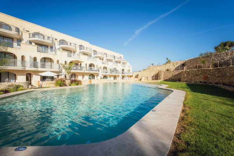 Room 2, Qala Skyview Penthouse Pool Sunsets BBQ Area