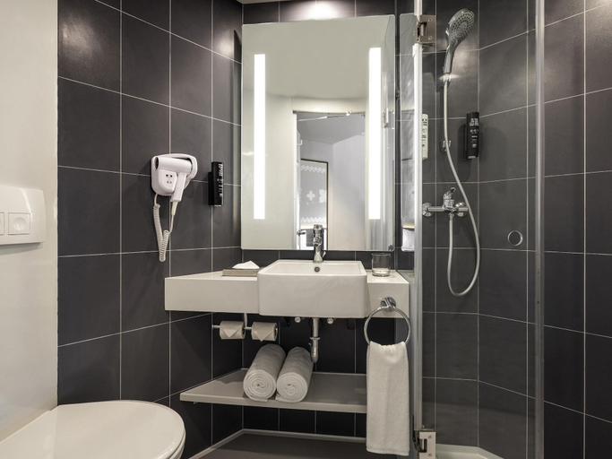 Bathroom, ibis Mumbai Vikhroli, Mumbai Suburban