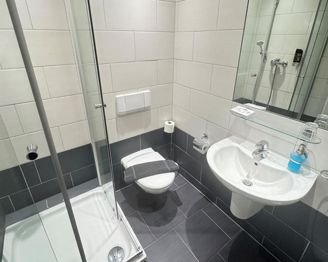 Bathroom 3, Hotel Brinckmansdorf, Rostock