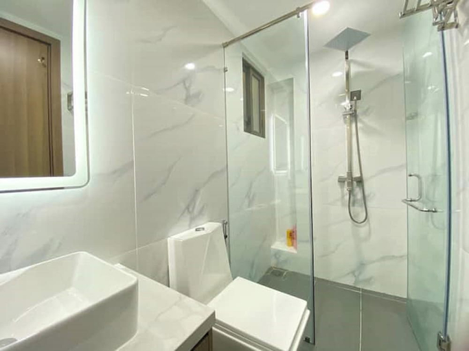 Bathroom 3, Sky Center Tan Son Nhat Airport Luxury, Tân Bình