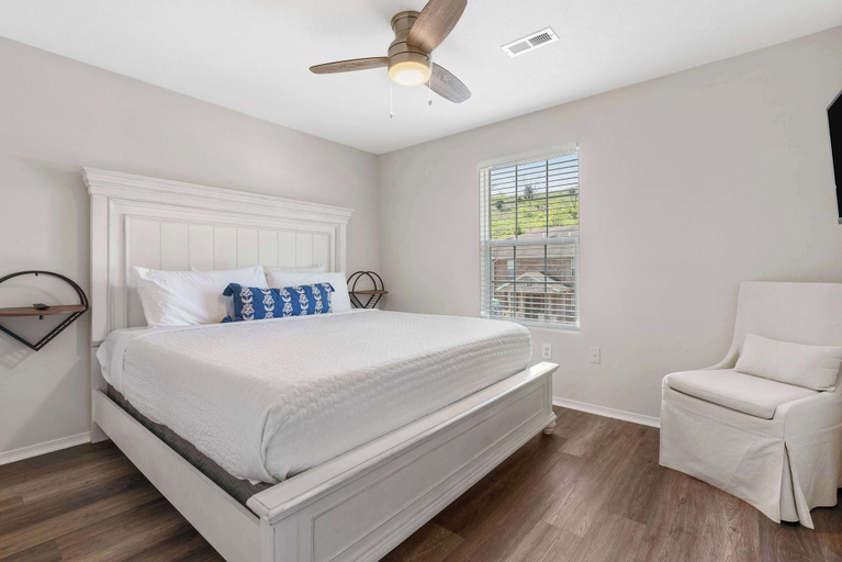 Bedroom 2, Hillside Duo - 2 Units in The Vineyards Resort, Taney