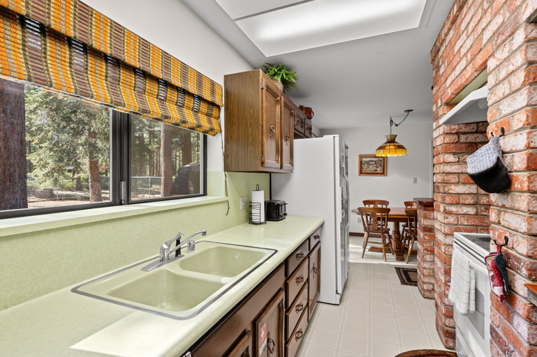 Private kitchen 3, Golden Dust 3 Bedroom Home by RedAwning, El Dorado