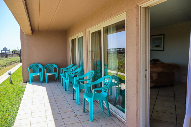 Terrace/patio 4, Seagull 101 Minium 3 Bedroom Condo by RedAwning, Cameron