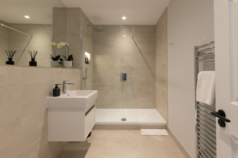 Bathroom 2, Apartment 2, York