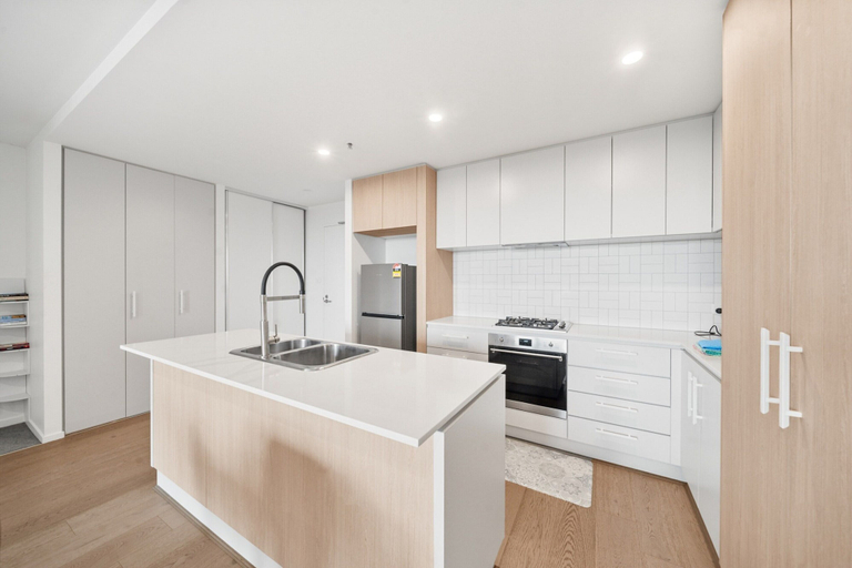 Private kitchen 4, Stylish 2-bed Apartment With Luxe Amenities Access, Canberra