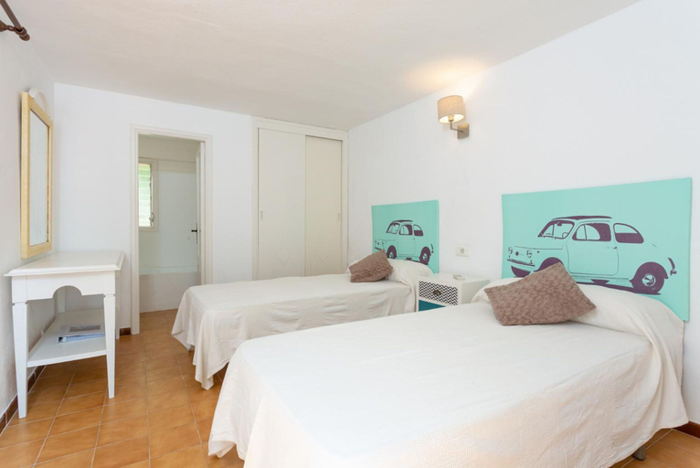 Others 5, Villa Cortijo Large Private Pool A C Wifi, Baleares