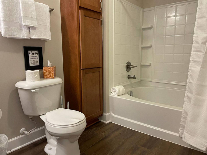 Room 3, The King Of Polaris 2BR w Balcony Views, Delaware
