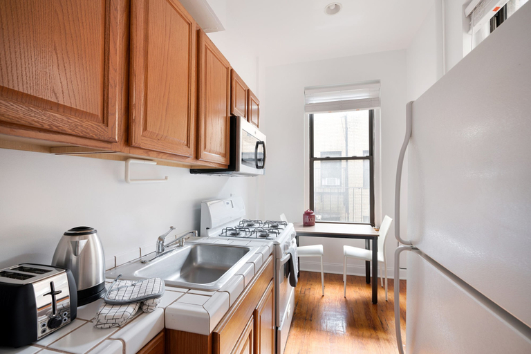 Room 2, Bright and Comfy Studio in NYC, New York