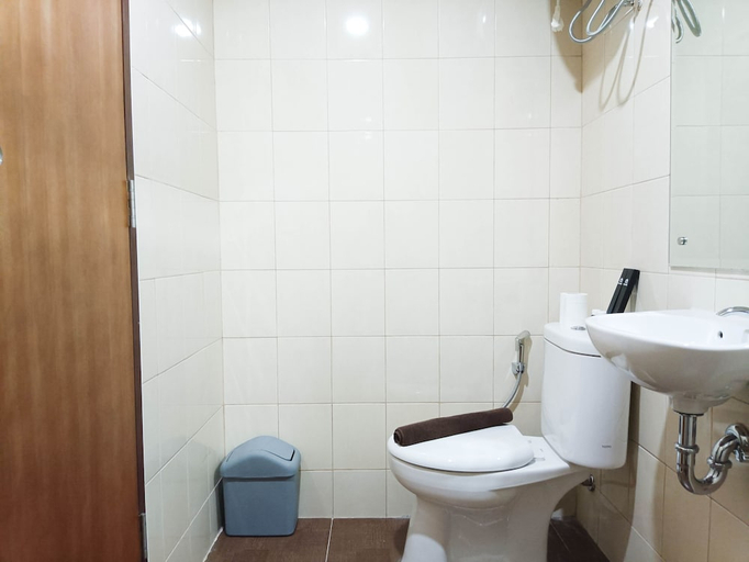 Bathroom 3, Spacious And Comfortable 3Br Vida View Makassar Apartment, Makassar