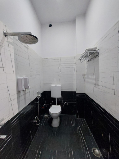 Bathroom 3, Kailasha Inn, Varanasi
