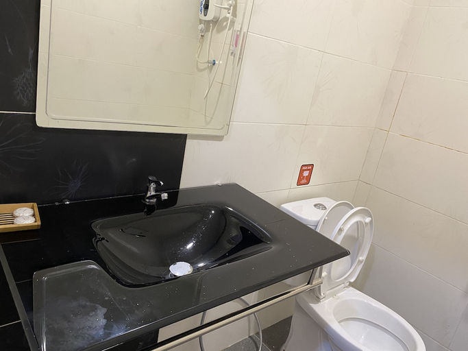 Bathroom 5, Hotel Sakirah, Jasin