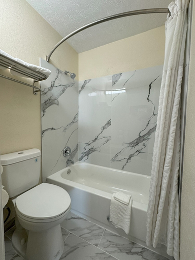 Bathroom 3, Quality Inn Mason Near Kings Island, Warren