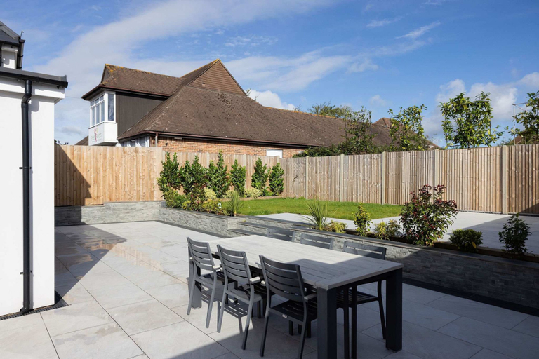 Room 4, Modern 5-bedroom Retreat Nr Coast, West Sussex