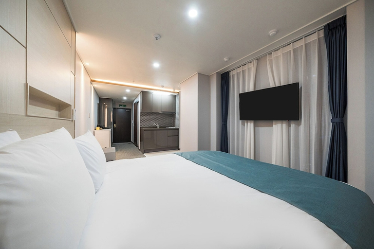 Bedroom 3, Griffin Bay Hotel