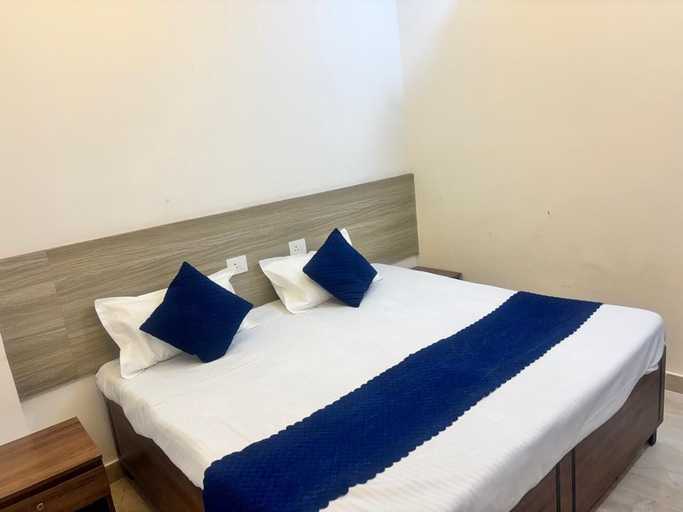 Room 3, Hestia Hotel and Restaurant, Gautam Buddha Nagar