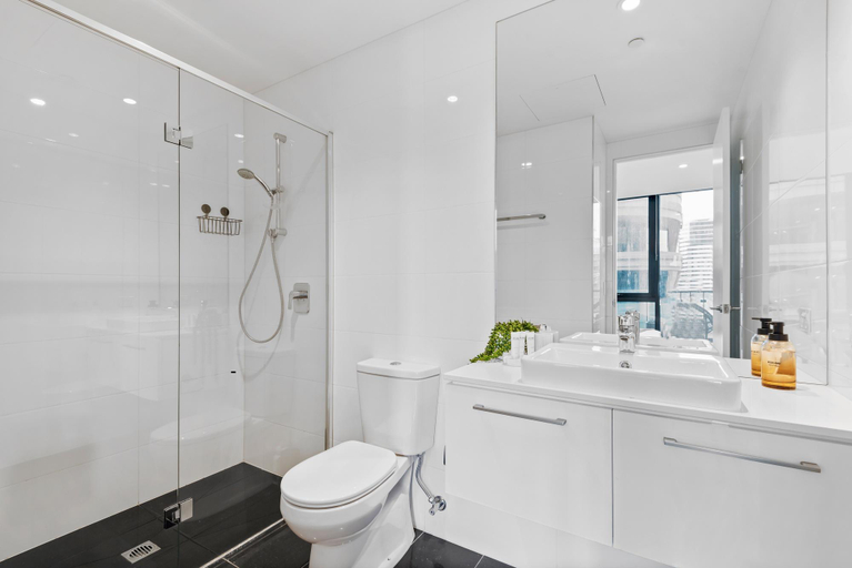 Bathroom 3, Central Entertainer with Panoramic City Views, Melbourne