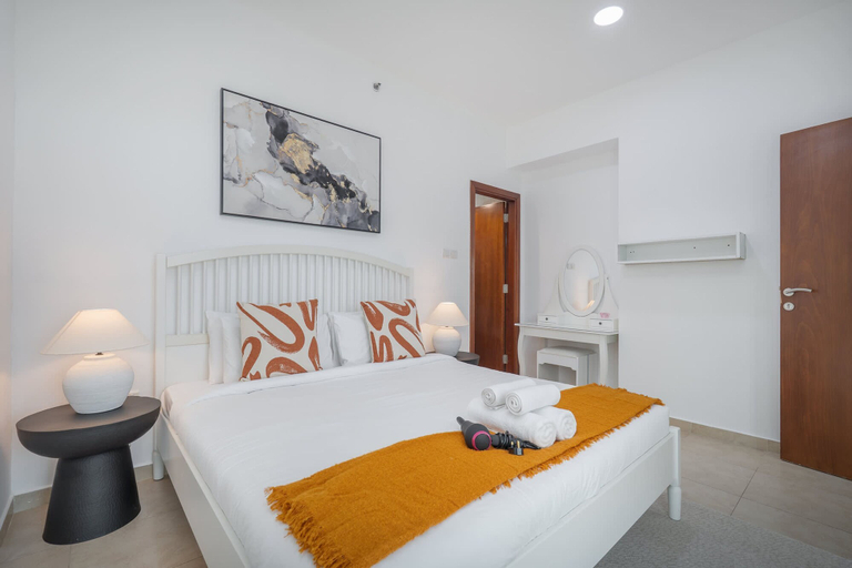 Room 3, Spacious Serene 2 Bedroom in JLT for 4, Dubai