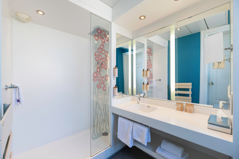 Bathroom 4, Mercure Lyon Centre Château Perrache hotel, Rhône
