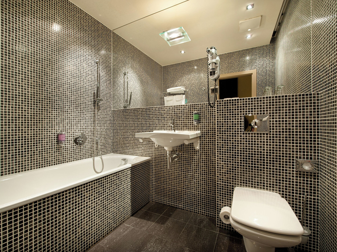 Bathroom 5, EA Hotel Crystal Palace, Praha 1