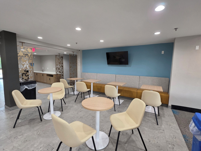 Food & Drinks 5, Days Inn & Suites by Wyndham Brandon Amphitheater, Rankin
