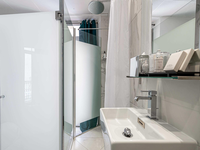 Others 2, Hotel Avaton-Deluxe Balcony Bedroom-Cannes Palais, Alpes-Maritimes