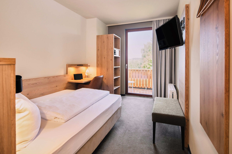 Bedroom 4, Hotel-Restaurant Berghof, Fulda