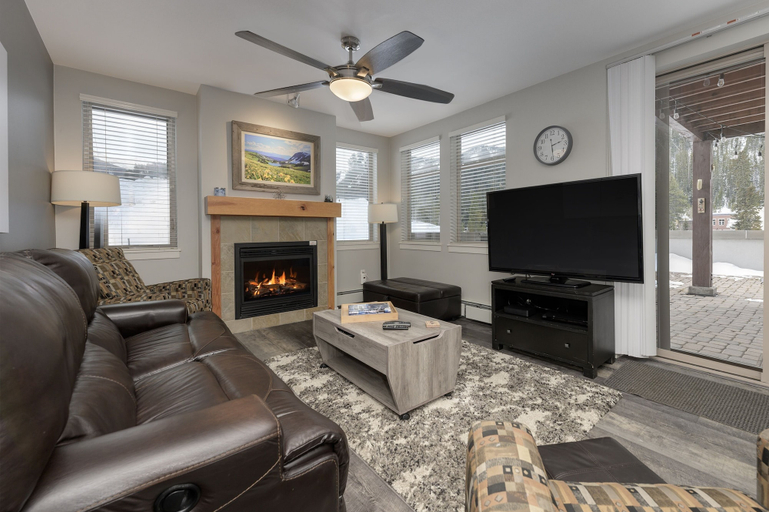 Living area 2, Founders - 4374 2 Bedroom Condo by RedAwning, Grand