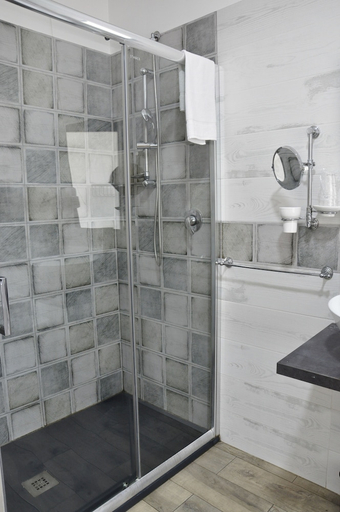 Bathroom 3, Millennium Gold Hotel, Napoli