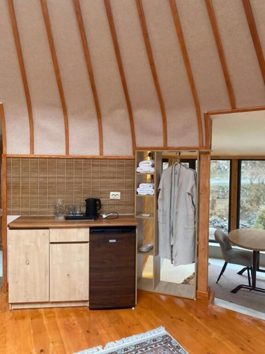 Interior 2, Rahmat Yurts, Alamüdün