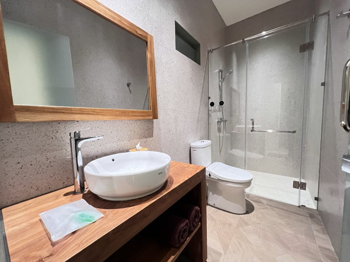 Bathroom 5, C Family Hotel, Cimahi