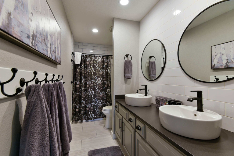 Bathroom 3, Table Rock Lookout Duo - Spacious Balcony, Stone
