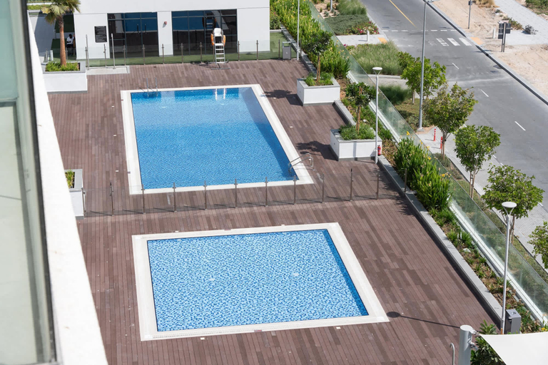 Room 4, Relax Unwind - Studio for 2 in Riviera, Dubai