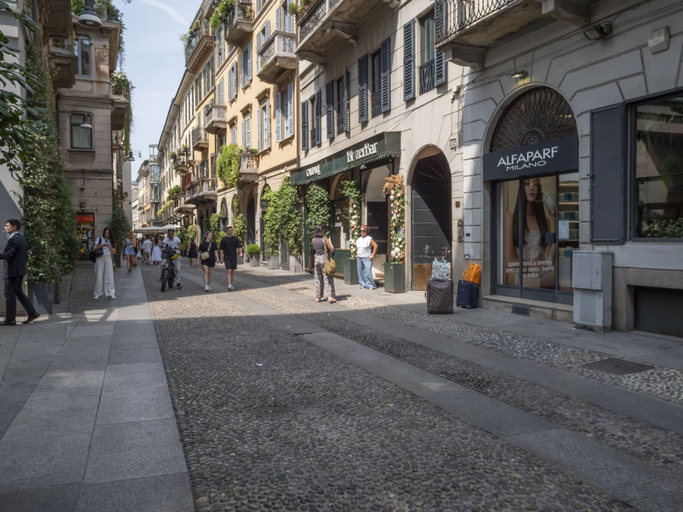 Exterior & Views 2, Fiori - Bright Stylish Loft in the Heart of Brera, Milano