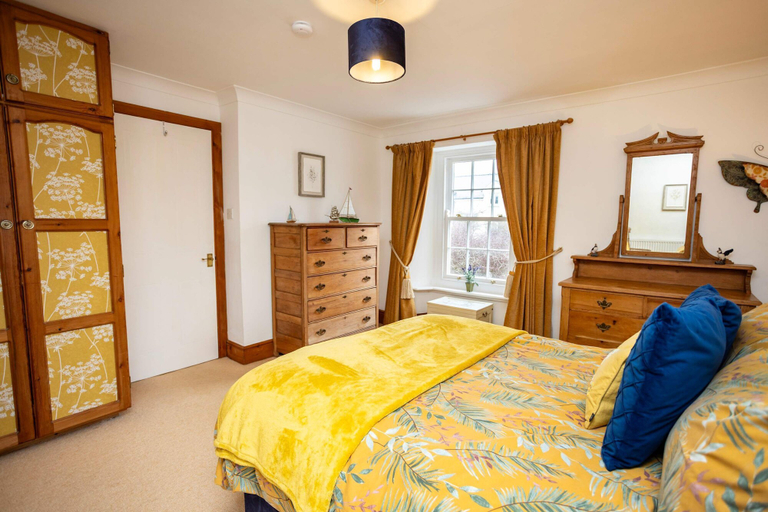 Room 2, Hall House Estate - 4 Properties- St Florence, Pembrokeshire