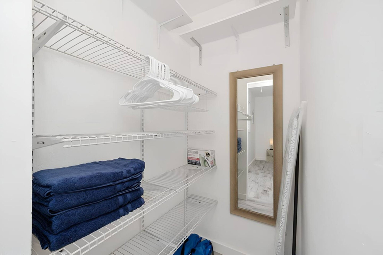 Room 3, Luna Beach House in Hollywood, Broward