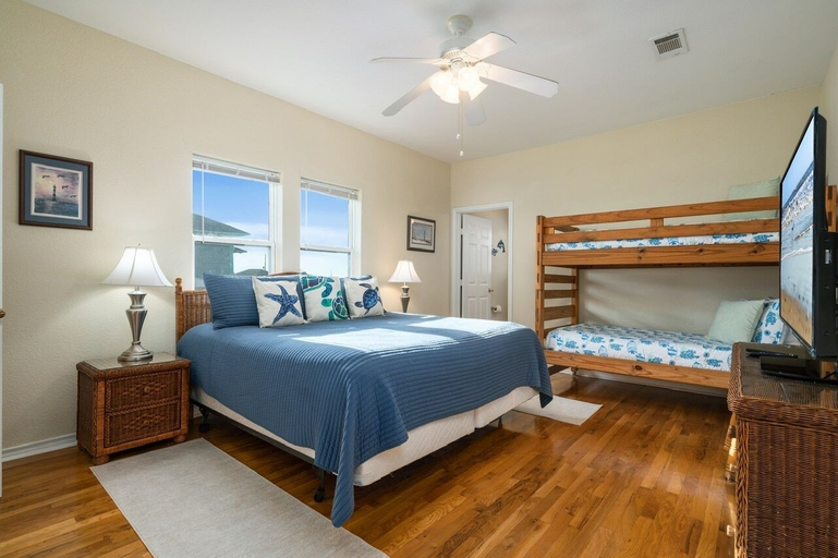 Room 3, Lotz A View 4 Bedroom Home, Galveston