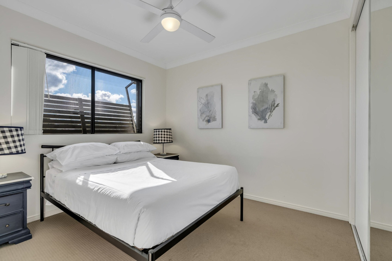 Room 5, Bright 2-bed With Private Balcony & Serene View, Kedron