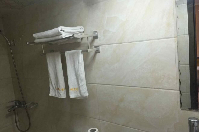 Bathroom 3, Xingsheng Hostel, Shanghai