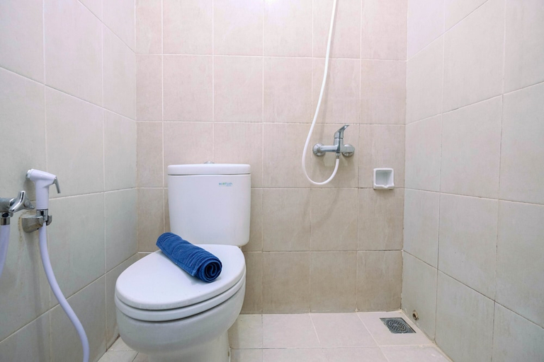 Bathroom 5, Nifarro Park 2BR Apartment, South Jakarta