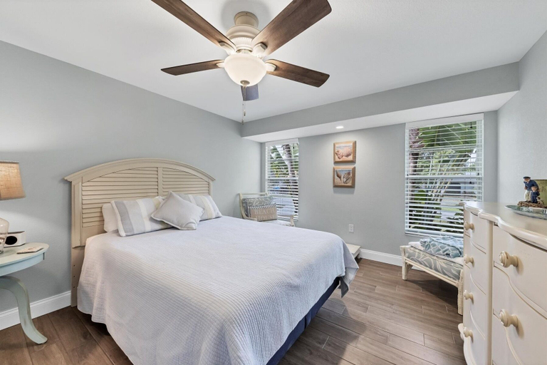 Room 4, Englewood 2 Bedroom Canalfront Pool Cottage 2 Home, Charlotte