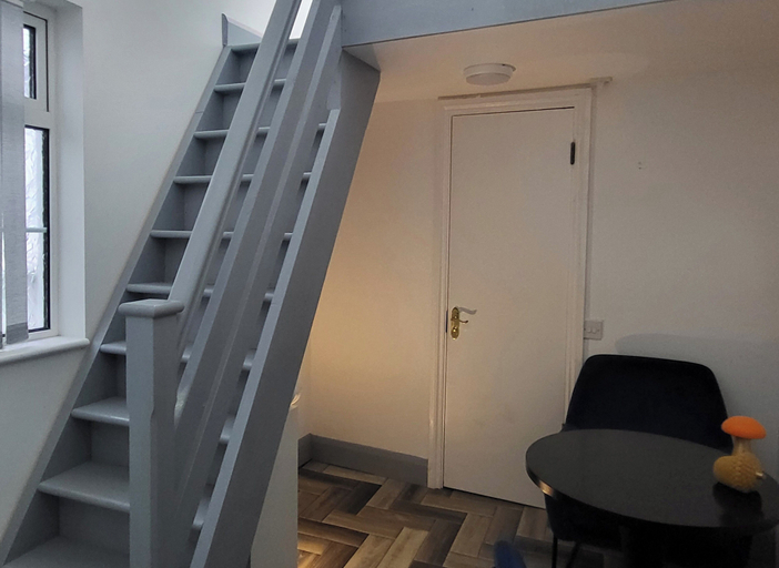 Interior 5, Loft Style-1br-walkinshower-wifi-central Cork