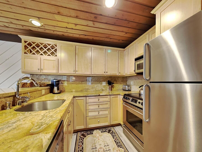 Private kitchen 3, Slopeside Condo with Fireplace, Mono