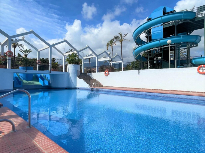 Sport & Beauty 2, Apartment with sea views in Benalbeach, Málaga
