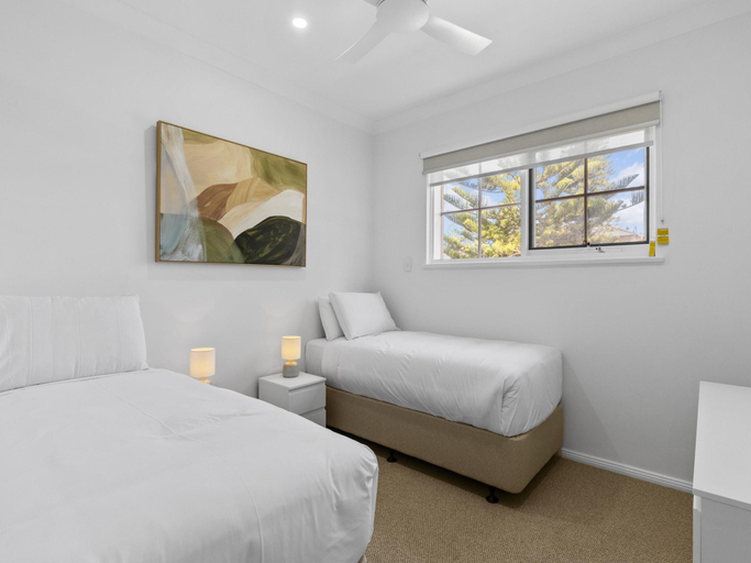 2, Coastal 3-Bed House with BBQ and Private Courtyard, Adelaide